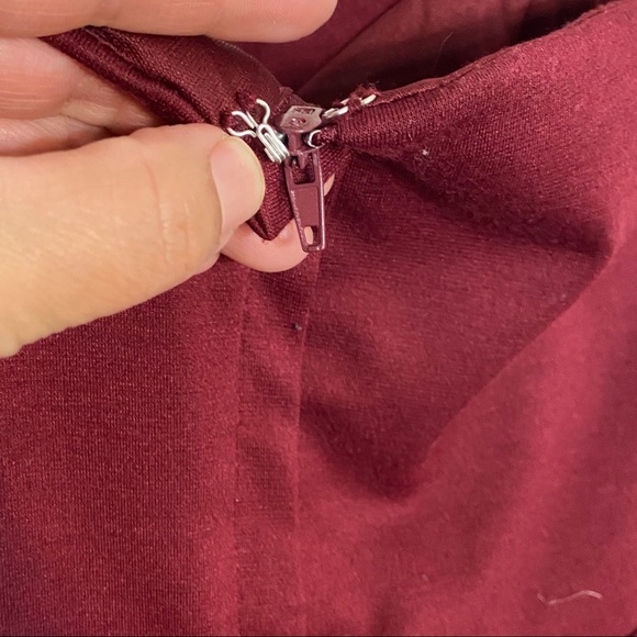 Have burgundy sweetheart neckline romper sz M - Picture 7 of 13